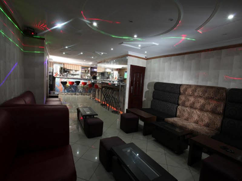 Prince Of Anthony 1960 Hotel Лагос Екстериор снимка